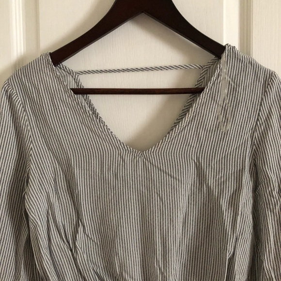 Cropped stripped top with low back and detail - Picture 2 of 4